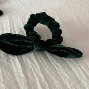 Luxurious Velvet Hair Scrunchie - Forest Green